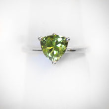 Load image into Gallery viewer, SS Trillion Peridot Ring
