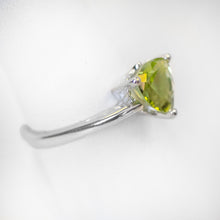Load image into Gallery viewer, SS Trillion Peridot Ring
