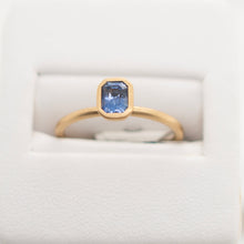 Load image into Gallery viewer, Cornflower Blue Sapphire 18KY Ring

