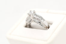 Load image into Gallery viewer, 14KW Gold Diamond Ring
