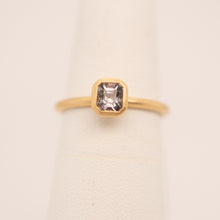Load image into Gallery viewer, Grey Spinel 18K Ring
